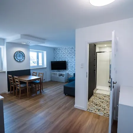 Staniszewski Apartment *